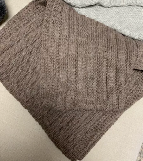 无印良品脖套毛线围巾 咖啡色 感兴趣的话点...