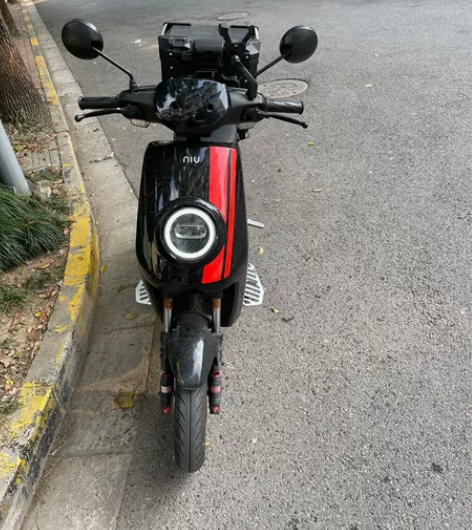 小牛电动MQis顶配版新国标智能锂电池长续...