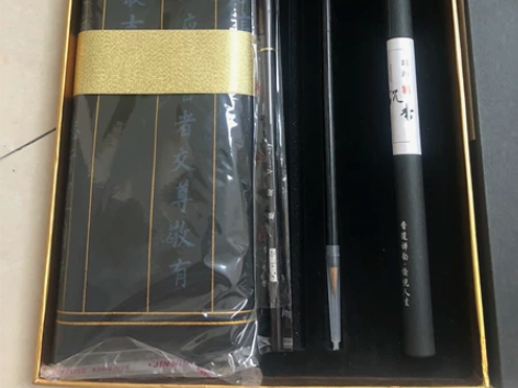 全新 六品堂吉祥经手抄礼盒装,里面包含一个...