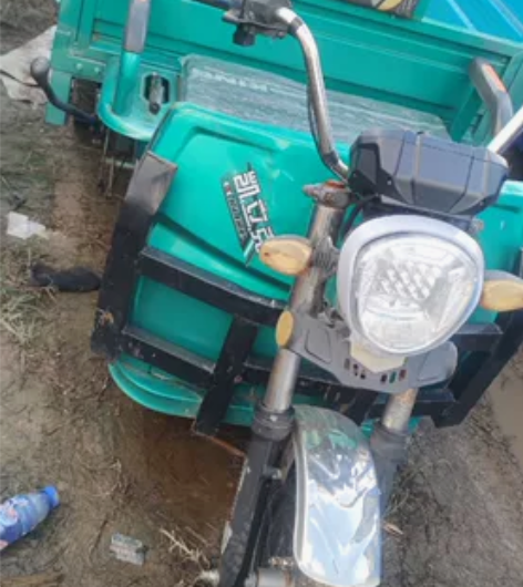 转让一台1.3x1.8米干电瓶三轮车，带爬...