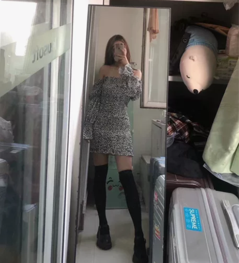 法式复古赫本泡泡袖桔梗裙子2021春季新款...