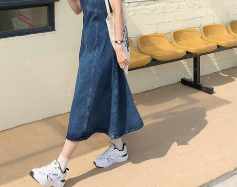 牛仔背带裙女学生宽松显瘦减龄连衣裙子202...