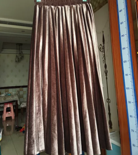 百褶裙穿过三次，不喜欢穿裙子，裙长、腰围细...