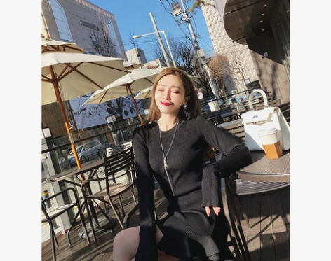 Q女红色花瓣鱼尾裙秋冬打底毛衣裙性感针织连...