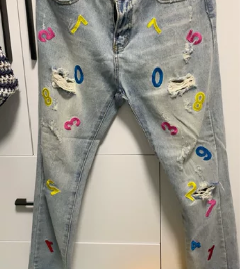 破洞数字牛仔裤 m码 质量超好 ！顺丰包邮...