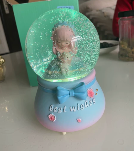 可以发光的音乐盒，灯光有好几种颜色，实体店...