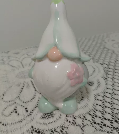 陶瓷精灵摆件，有瑕疵，非偏远20包邮 感兴...