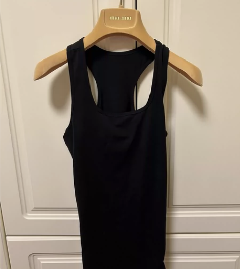 女士黑色打底背心 简约百搭 感兴趣的话点“...