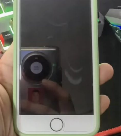 自用苹果8   99新 感兴趣的话点“我想...