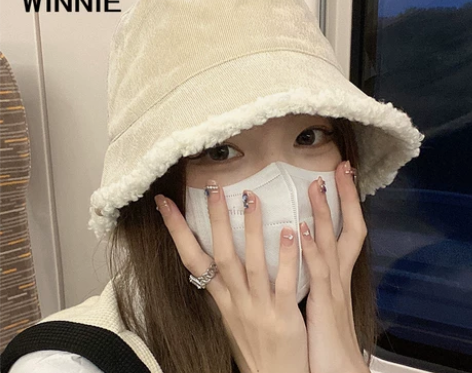 Winnie Lee渔夫帽冬女双面羊羔毛秋...