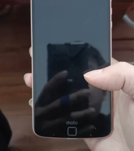 moto z 1650 4+64 背面手机...