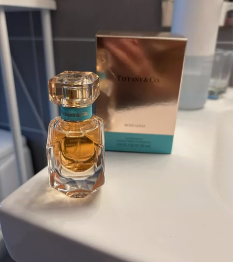 蒂芙尼tiffany玫瑰金香水，仅喷过一次...