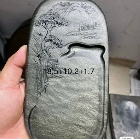 歙砚学校背龙鳞眉纹薄意山水砚， 感兴趣的话...