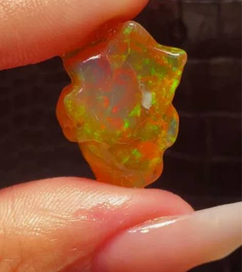 欧泊宝石，产地埃塞俄比亚，火彩丰富漂亮，被...