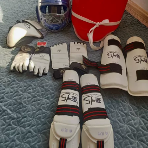 跆拳道护具，全套出，290出 感兴趣的话点...