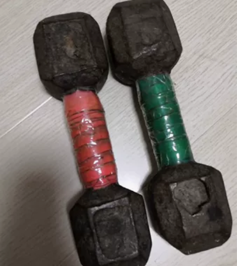 一对十公斤老哑铃，50元自提不包邮 感兴趣...