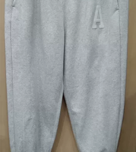 品牌残衣已修复 前后有对称的拼缝裤长104...