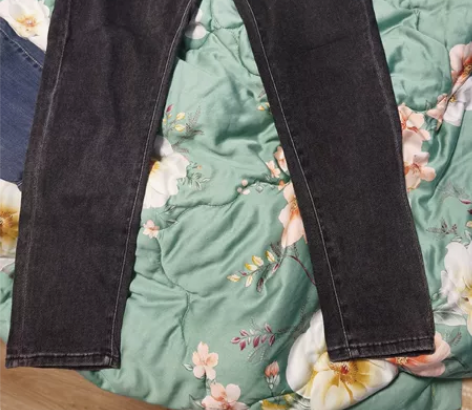 品牌牛仔裤  老婆卖的买的时候都是298的...