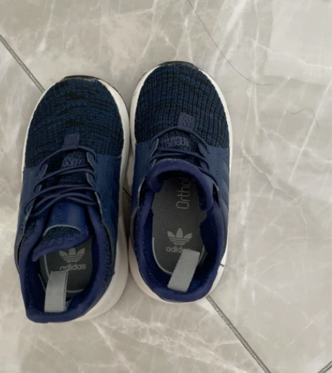 阿迪全新，内长13.5仅试穿，购于商场专柜...