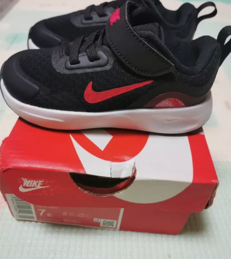 全新NIKE耐克儿童冬季训练跑步运动鞋，减...