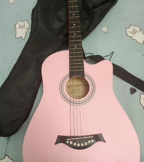 出闲置吉他，买了两年几乎没弹过，就偶尔拿出...