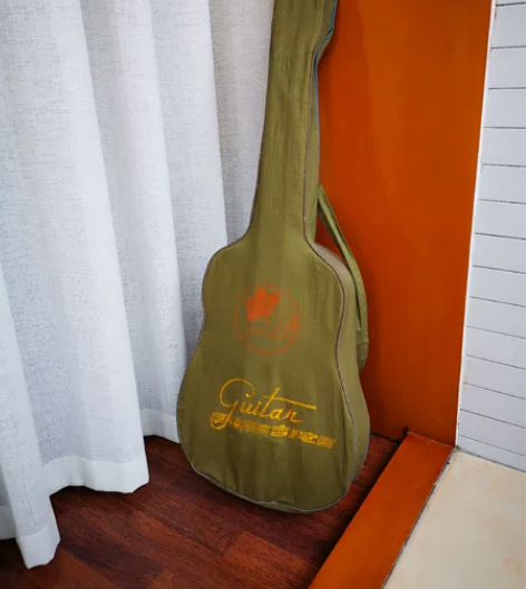 纯正红棉吉他 上世纪八十年代的产物 品相一...