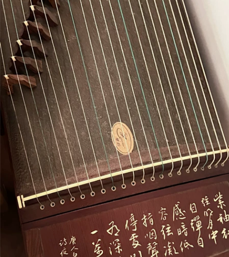 琴韵古筝，买的时候应该是2-3k左右，现1...