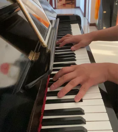 韩国索罗门品牌钢琴 没怎么使用 侧面裂漆 ...