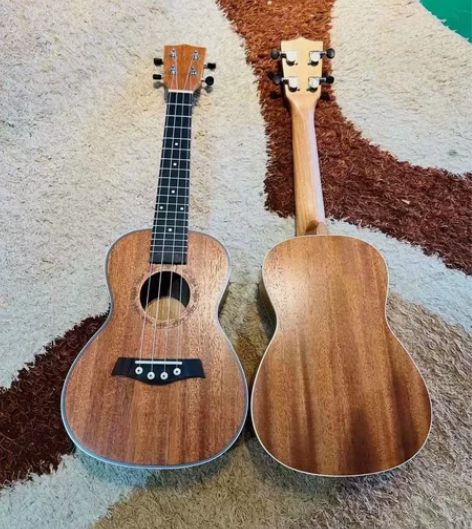 尤克里里，给孩子买的不喜欢。带包带一套弦！...