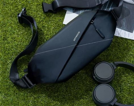 七匹狼斜跨包男士胸包潮牌运动腰包学生背包日...