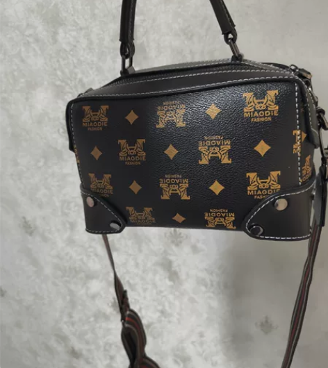 女士手提包 背包 挎肩包 一直放在家里的背...