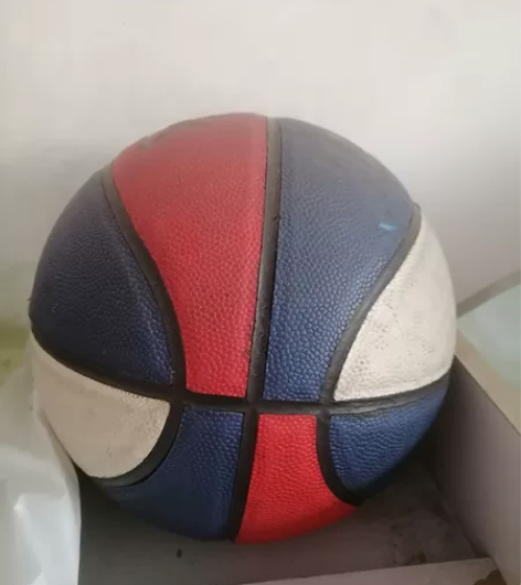 闲置篮球30包邮可帮擦灰可小刀 感兴趣的话...