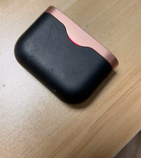 索尼降噪豆，外观磨痕大，包装齐全。用了一年...