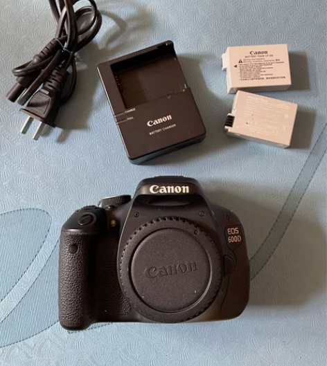 本人的第一台单反。卖的不是物件，是情怀。 ...