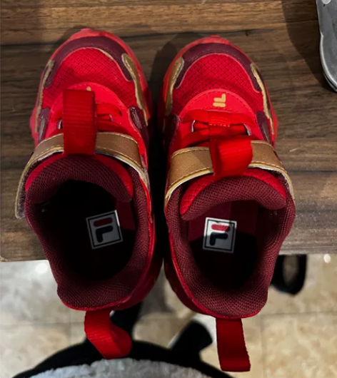 斐乐Fila童鞋，正品，24码，过年穿超靓...