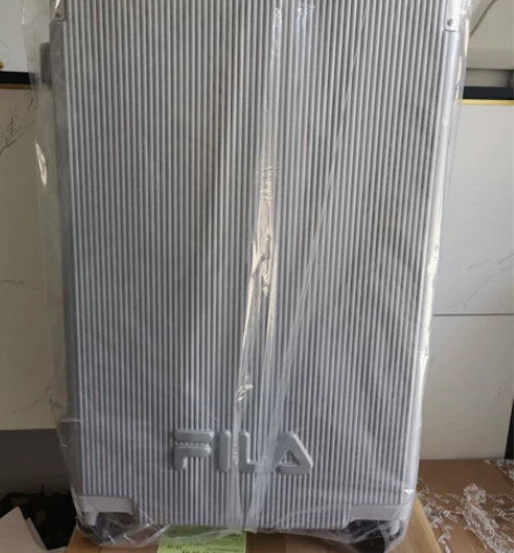 全新斐乐20寸拉杆箱，正品质量没的说 感兴...