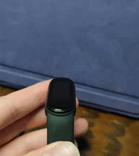 小米手环5Pro，屏幕划痕多，我人为8成新...