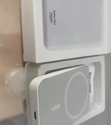 【全新未拆封】低价急出！！无线磁吸充电宝苹...