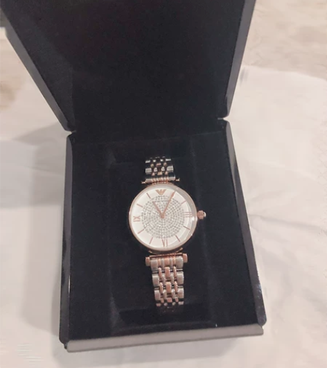 阿玛尼满天星手表，香港专柜购入 感兴趣的话...