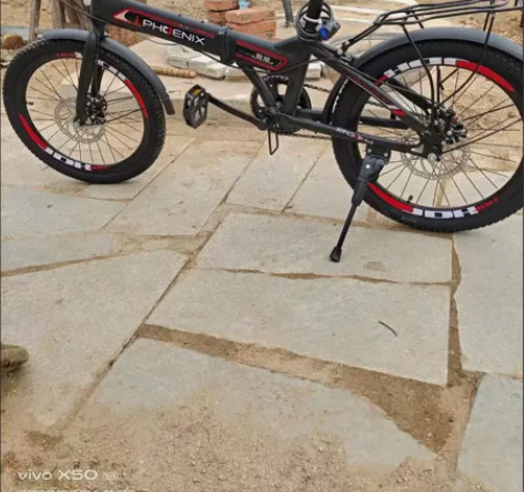 一年的自行车低价出，折叠自行车，买时花了6...