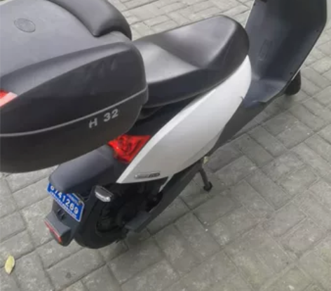 小牛电动8成新，22年7月换的新电池60伏...