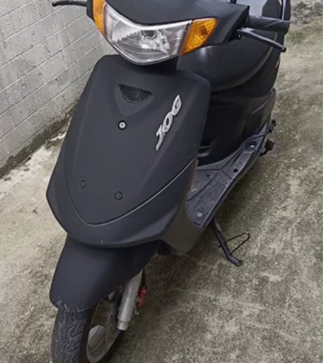 巧格雅马哈小摩托车一辆，磨砂黑，见车都要流...