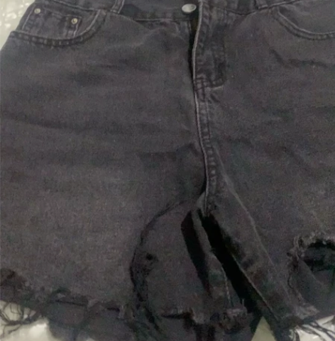 深色牛仔短裤，腰围2尺3，2尺4都可以穿，...