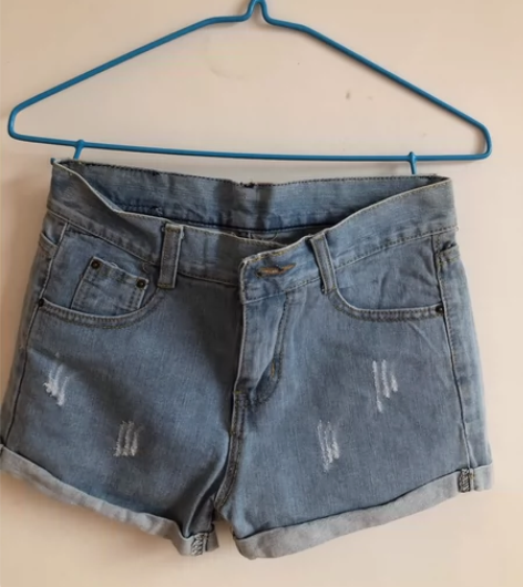 全新牛仔短裤，一次没穿，100斤以下可穿，...