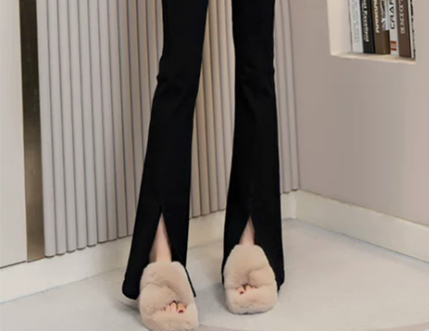 黑色微喇牛仔裤女2022年秋冬新款高腰修身...