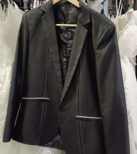 两件西服上衣60包邮, 感兴趣的话点“我想...