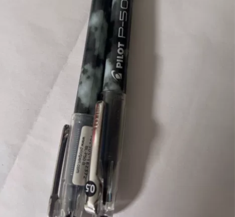 妹妹高考结束 留下12支全新百乐黑笔p50...