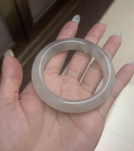 岫玉白底飘水墨 没时间养，全品无扣无裂 就...