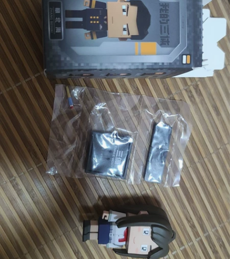 官网购入保正，三体盲盒，庄颜，仅拆封 暂不...