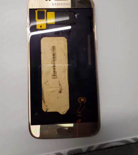三星s7坏屏，16年实体店买的，上大学的时...